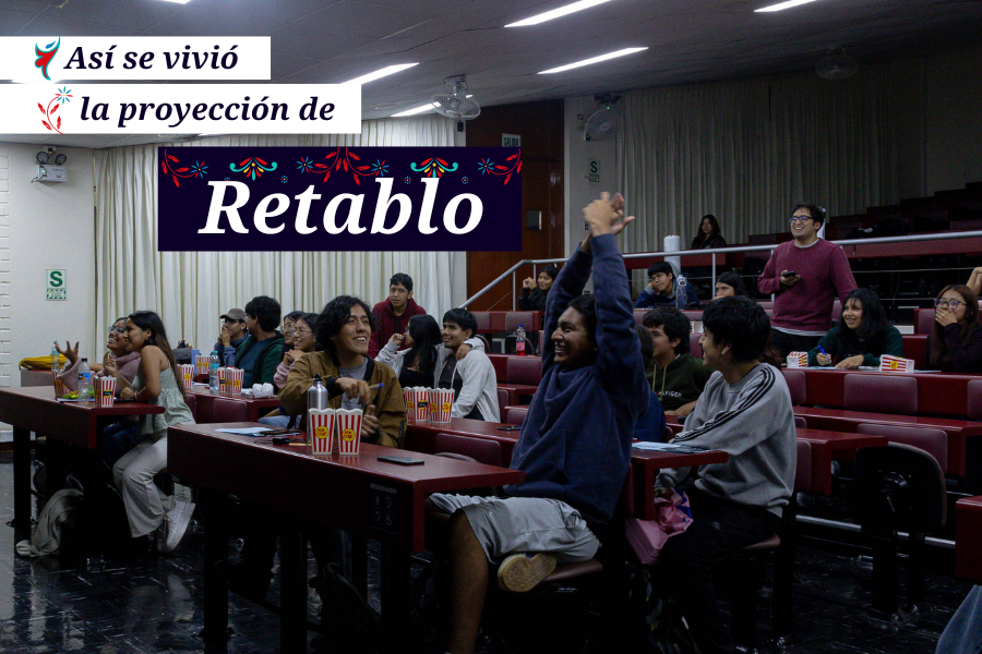 Alumnos y Alumnas de ciencas disfrutando de la función de Retablo